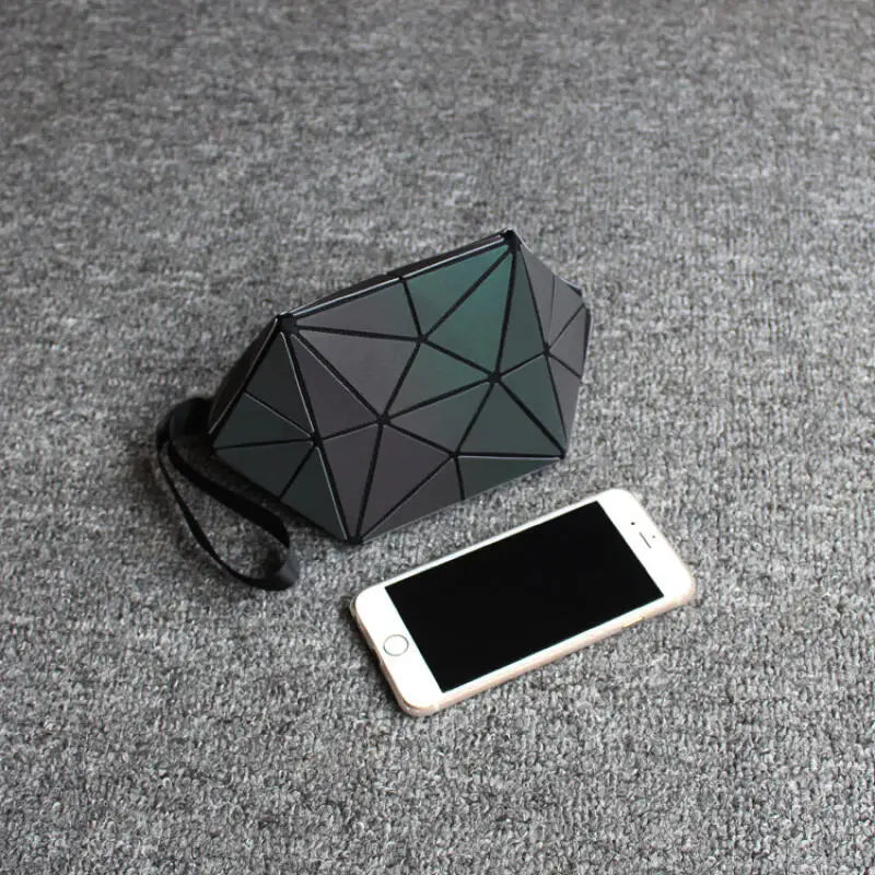 Women's Clutches New Luminous Wallets Clutch Bags Fashion Female Geometric Purses Casual Rhombic Pattern Shell Makeup Handbags